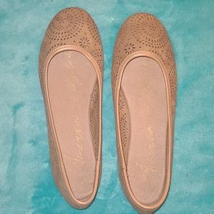Tan ballet flats 🥿